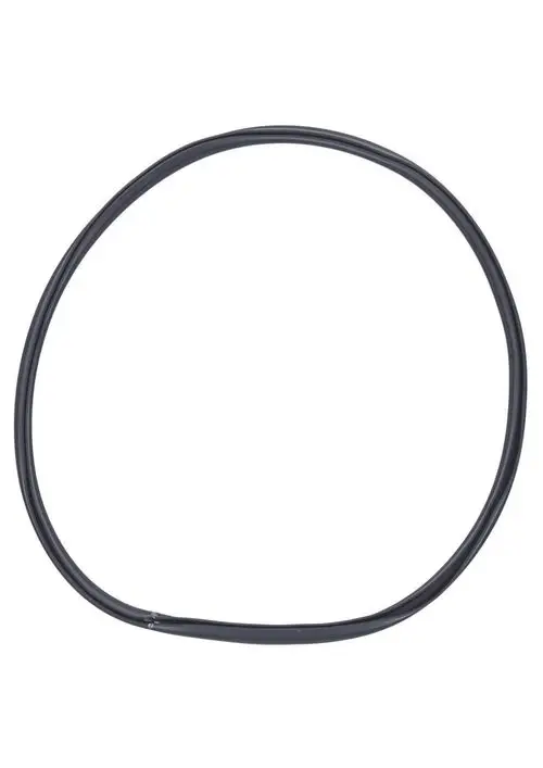 Schwarze, flexible Dichtschnur, die zu Judo Produkten gehört. Sie hat eine diagonale, geklebte Verbindung und ist in einer runden Form dargestellt.